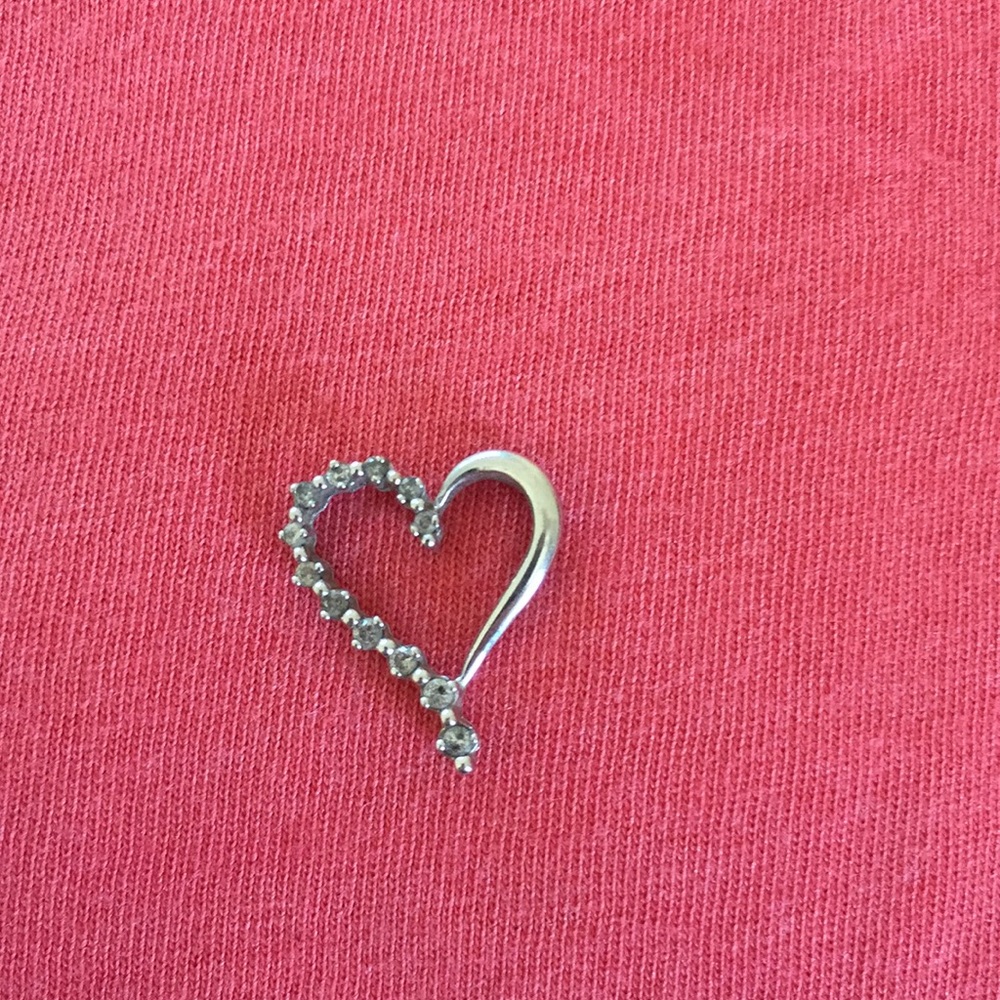 White gold diamond pendant